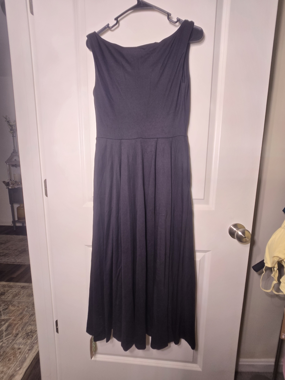 Classic Black Sleeveless A-Line Dress with Built-In Bra - Picture 10 of 11